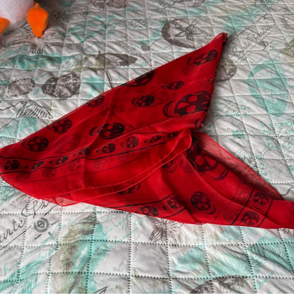 Alexander McQueen Red and Black Skull Print Silk Scarf - Picture 10 of 14